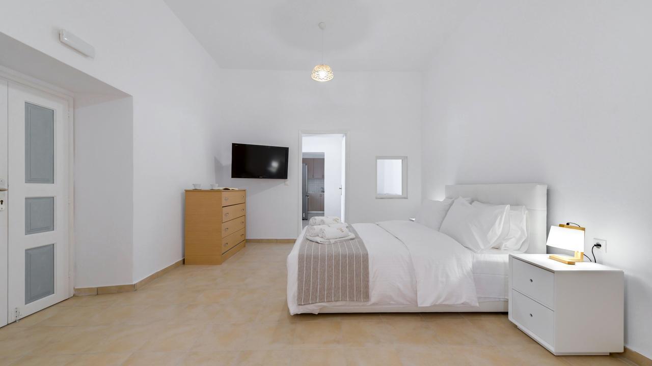 Iriana Suites Fira  Exterior photo
