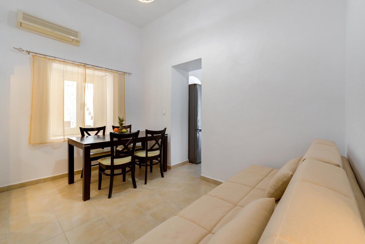 Iriana Suites Fira  Exterior photo